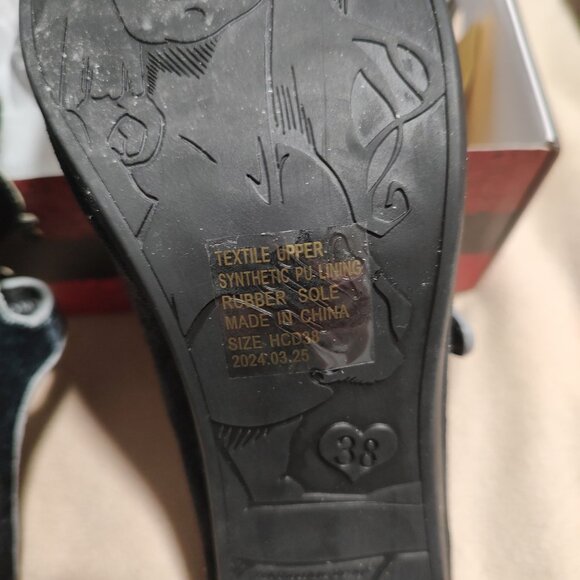 Chocolaticas® Mid Heels Black Tudor Women's Mary Jane Pump - Picture 6 of 9